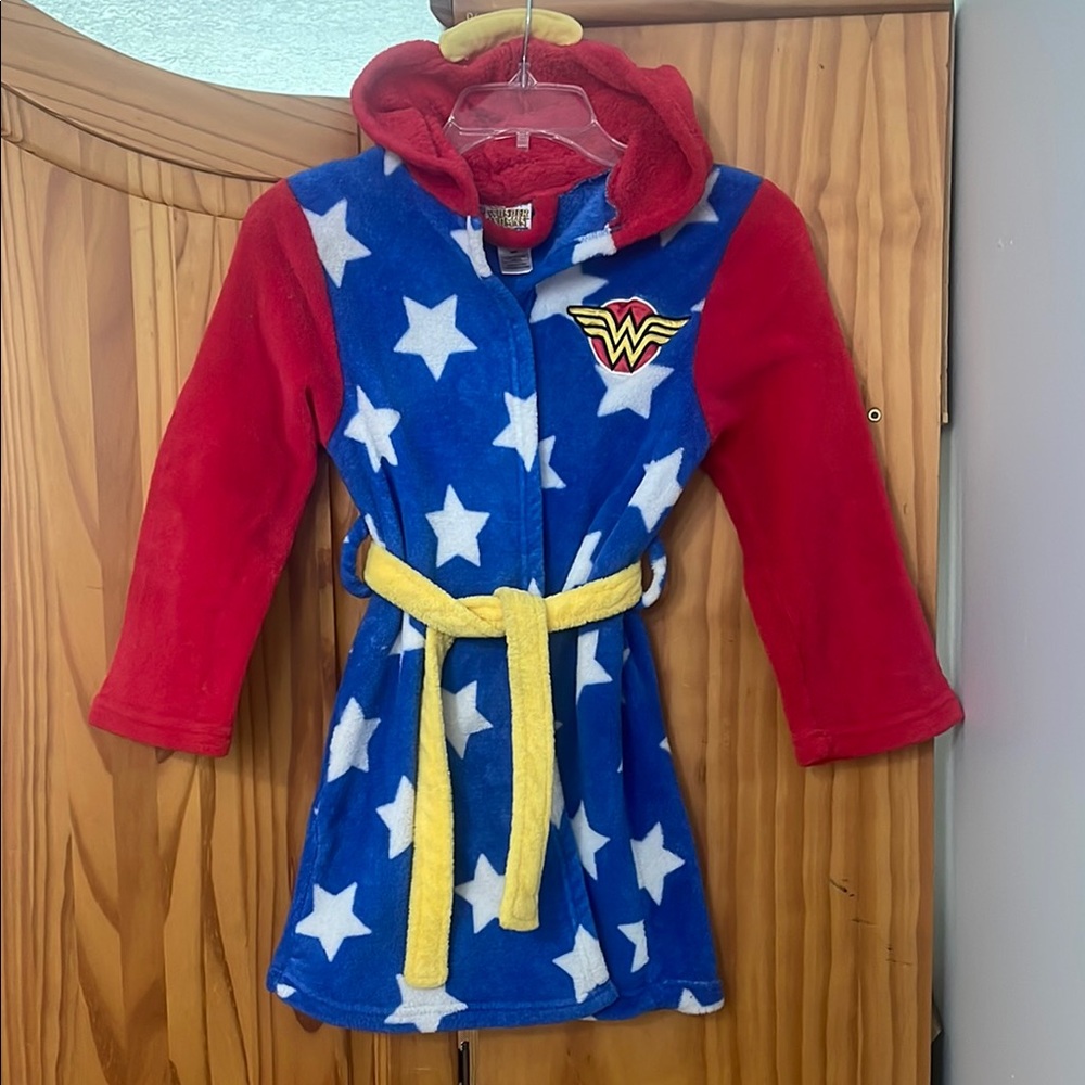SUPERHERO BATHROBE GIRLS M WONDER WOMAN  COSTUME RED WHITE BLUE STARS SUPER SOFT
